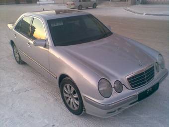 2000 Mercedes-Benz E-Class Pictures