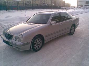 2000 Mercedes-Benz E-Class Photos