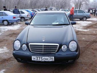 2000 Mercedes-Benz E-Class Photos