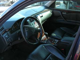 2000 Mercedes-Benz E-Class Photos