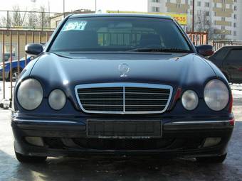 2000 Mercedes-Benz E-Class Pictures