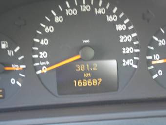 2000 Mercedes-Benz E-Class Photos