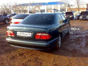 2000 Mercedes-Benz E-Class Pictures