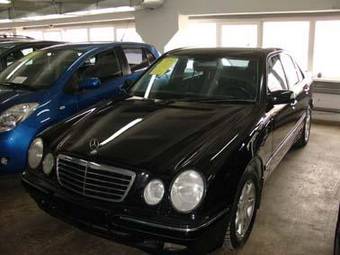 2000 Mercedes-Benz E-Class Pictures