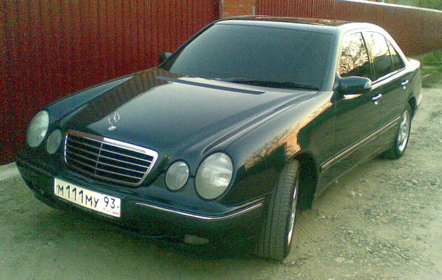 2000 Mercedes-Benz E-Class