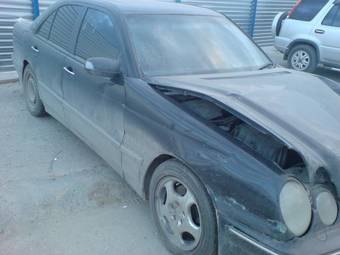 2000 Mercedes-Benz E-Class Pictures