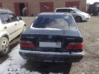 2000 Mercedes-Benz E-Class Pictures