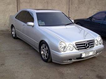2000 Mercedes-Benz E-Class Pictures