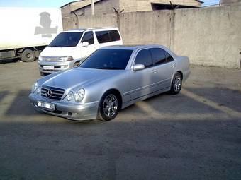 2000 Mercedes-Benz E-Class Pics