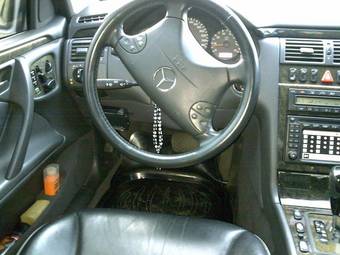 2000 Mercedes-Benz E-Class Photos