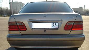2000 Mercedes-Benz E-Class Pictures