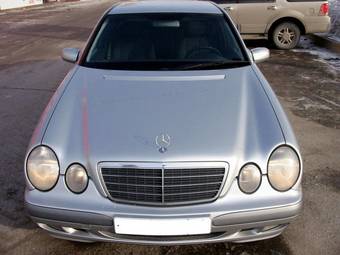 2000 Mercedes-Benz E-Class Pictures