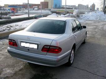 2000 Mercedes-Benz E-Class Photos