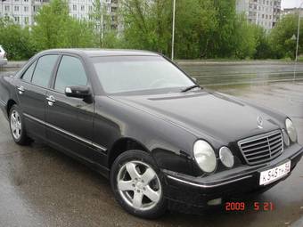 2000 Mercedes-Benz E-Class Pictures