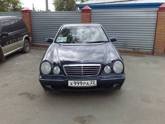 2000 Mercedes-Benz E-Class Pictures