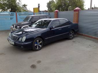 2000 Mercedes-Benz E-Class Pictures