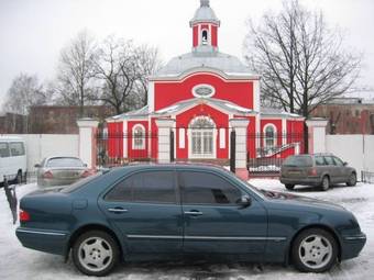 2000 Mercedes-Benz E-Class Images