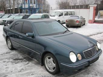 2000 Mercedes-Benz E-Class Pictures