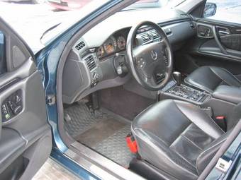 2000 Mercedes-Benz E-Class Pictures