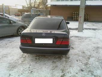 2000 Mercedes-Benz E-Class Photos