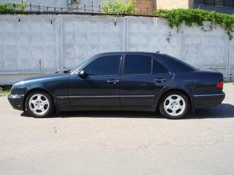 2000 Mercedes-Benz E-Class Photos