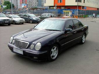 2000 Mercedes-Benz E-Class Photos