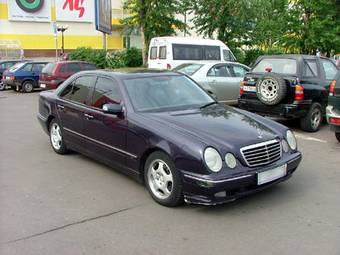 2000 Mercedes-Benz E-Class Photos