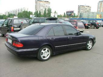 2000 Mercedes-Benz E-Class Photos