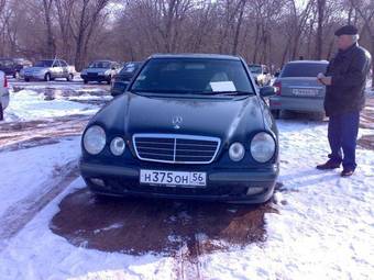 2000 Mercedes-Benz E-Class Pictures