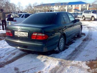 2000 Mercedes-Benz E-Class Pictures