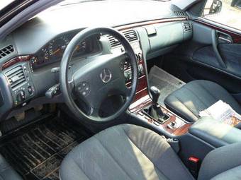 2000 Mercedes-Benz E-Class Pictures