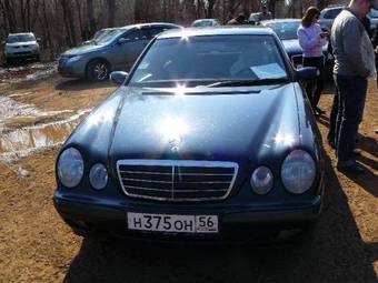 2000 Mercedes-Benz E-Class Photos