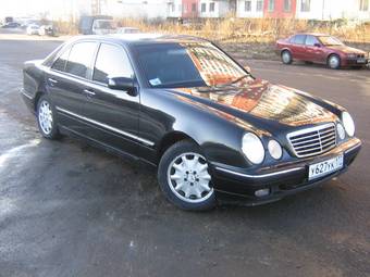 2000 Mercedes-Benz E-Class Images