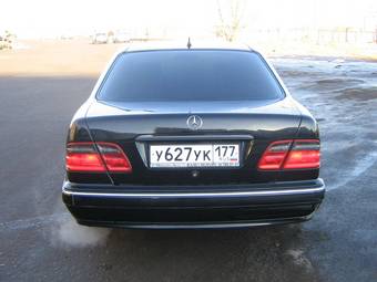 2000 Mercedes-Benz E-Class Pictures