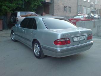 2000 Mercedes-Benz E-Class Photos