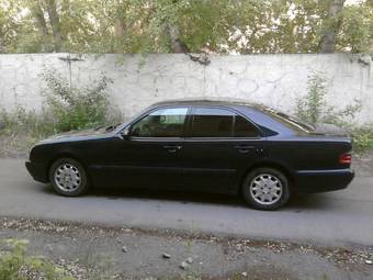 2000 Mercedes-Benz E-Class Photos