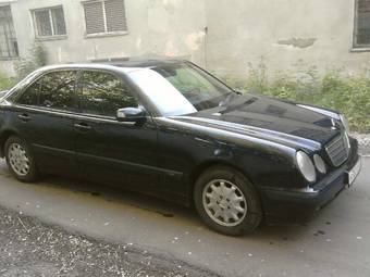 2000 Mercedes-Benz E-Class Pictures