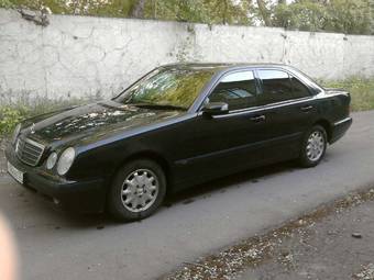 2000 Mercedes-Benz E-Class Photos