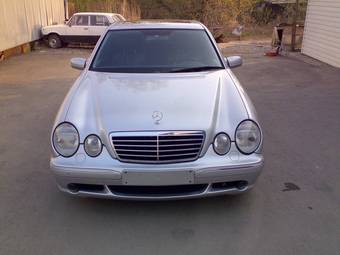 2000 Mercedes-Benz E-Class Photos