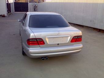 2000 Mercedes-Benz E-Class Photos