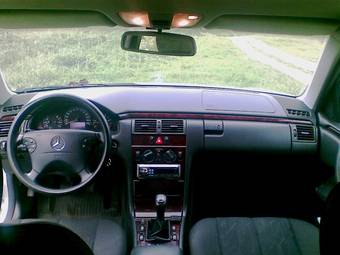 2000 Mercedes-Benz E-Class Photos