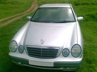 2000 Mercedes-Benz E-Class Pictures