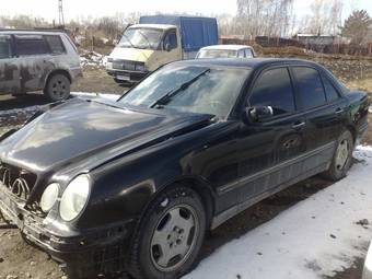 2000 Mercedes-Benz E-Class Pictures