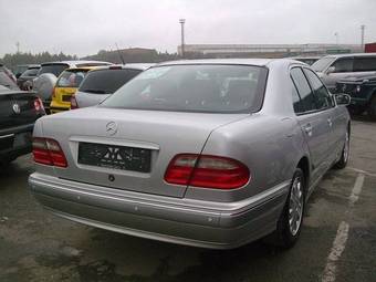 2000 Mercedes-Benz E-Class Pictures