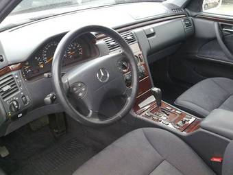 2000 Mercedes-Benz E-Class Photos