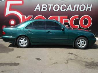 2000 Mercedes-Benz E-Class Pictures