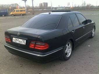 2000 Mercedes-Benz E-Class Pictures