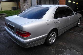 2000 Mercedes-Benz E-Class Pictures