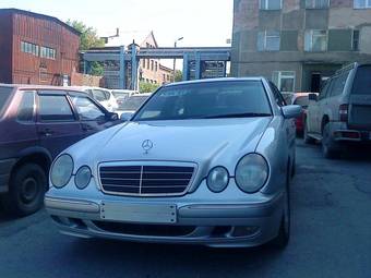 2000 Mercedes-Benz E-Class Photos