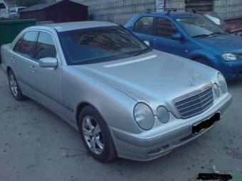 2000 Mercedes-Benz E-Class Photos